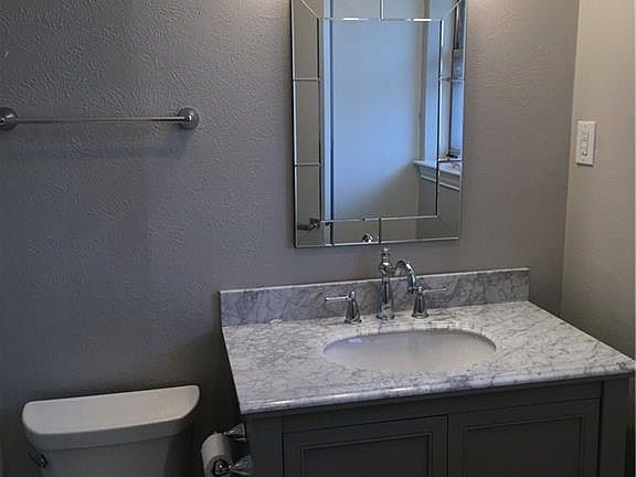 5th image of 5845 Sandhurst Ln #C