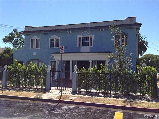 2nd image of 852 E 42nd Pl