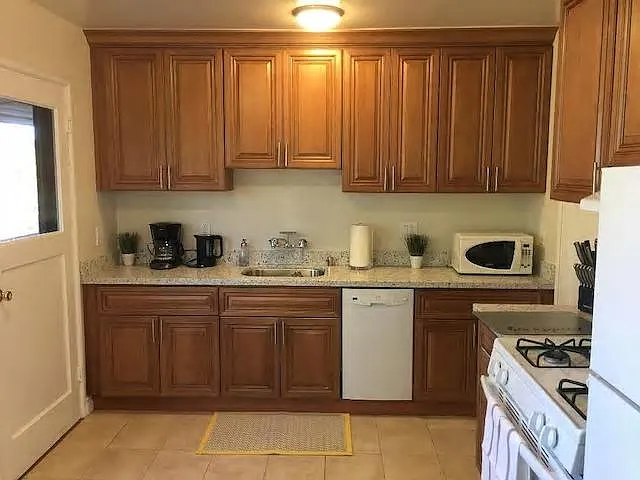 2 bed, 850 sqft, $4,495 — Photo 3