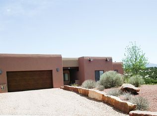 11 Via Secunda, Santa Fe, NM 87507