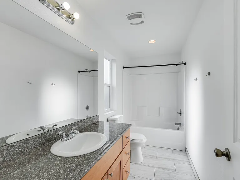 1158 SE Oak St — Photo 4