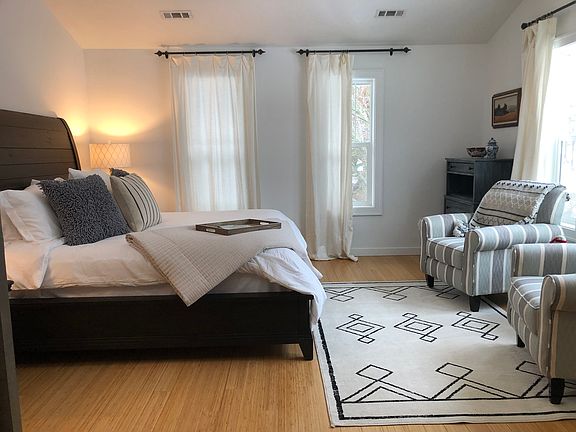 5th image of 115 E Foster Ave
