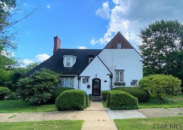 130 Arlington St photo 1