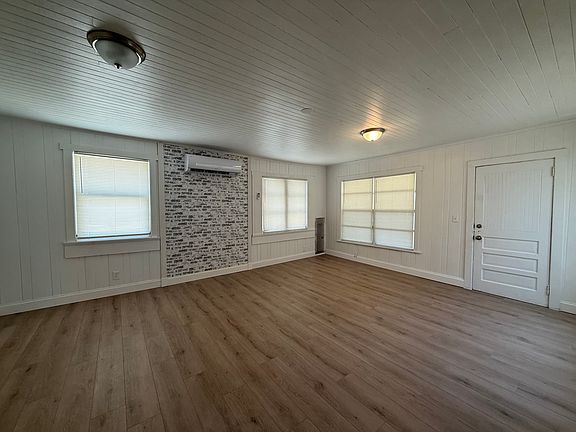 2nd image of 5330 Dorsay St