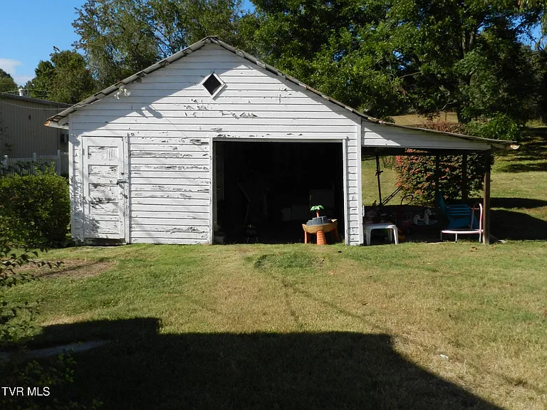 202 Main St W — Photo 5