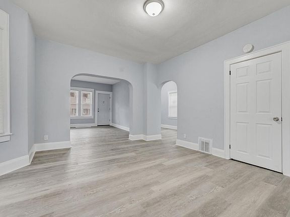 5th image of 926 South 35th STREET