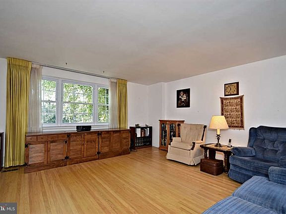 4th image of 6750 Emlen St #10