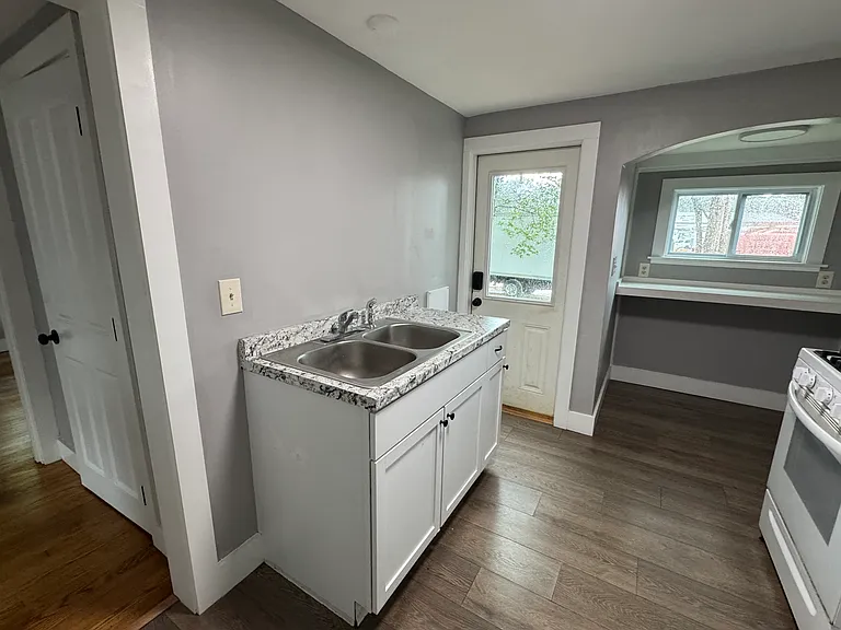 88 New Rochester Rd — Photo 6