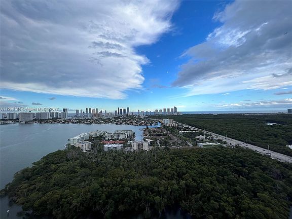 2nd image of 16385 Biscayne Blvd Unit 3019