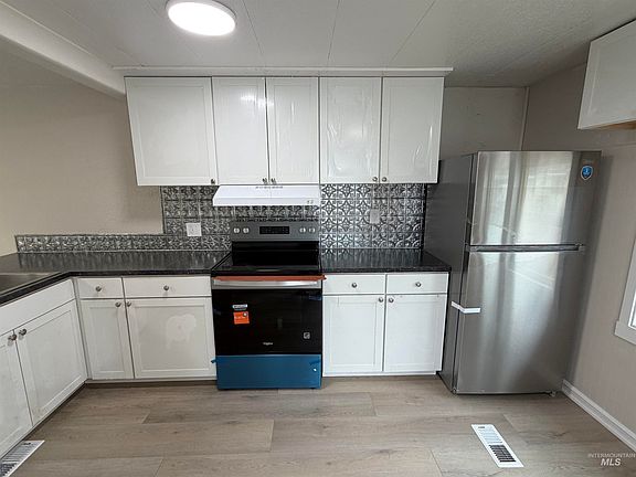 4th image of 3948 N Adams St Space 16