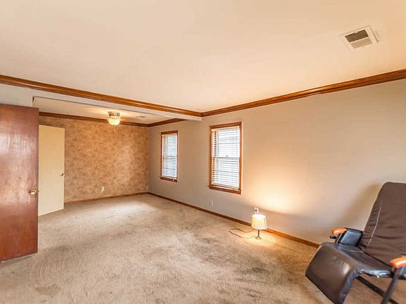 4th image of 4563 Owen Ave