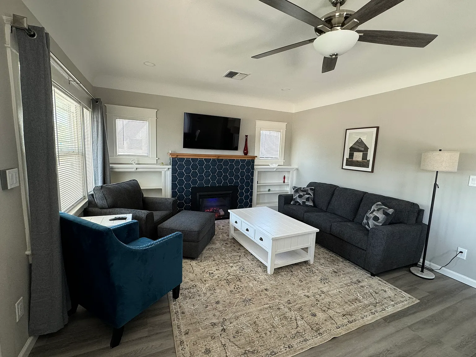 3 bed, 1400 sqft, $3,495 — Photo 2