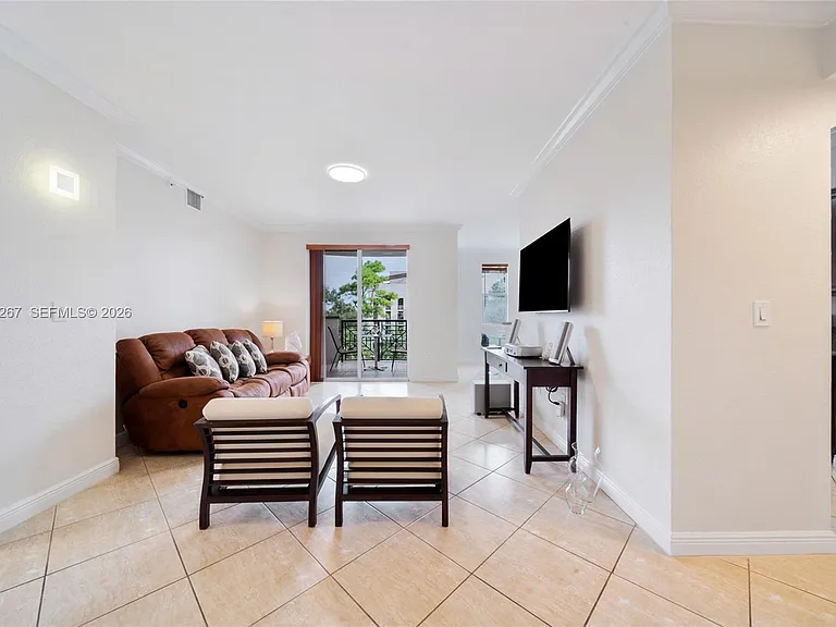 9021 SW 94th St #310 — Photo 7