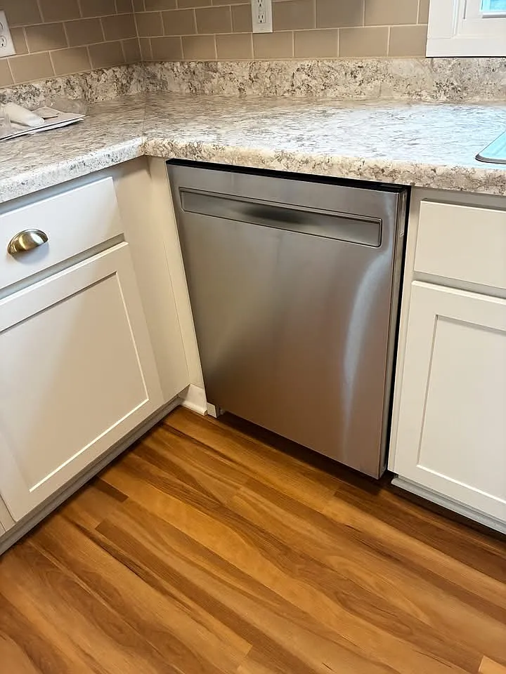 3 bed, 1150 sqft, $2,450 — Photo 4