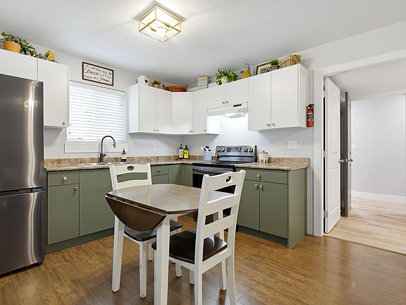 3rd image of 8708 Parker Ct