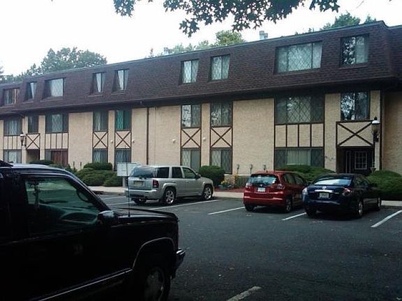 2nd image of 192 Burnett Ave APT 8
