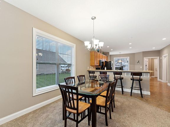 5th image of 827 N Lost Lake Dr