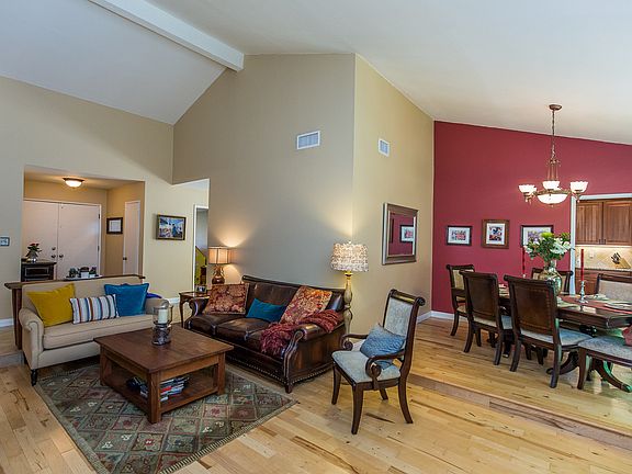 5th image of 942 W Ballina Ct