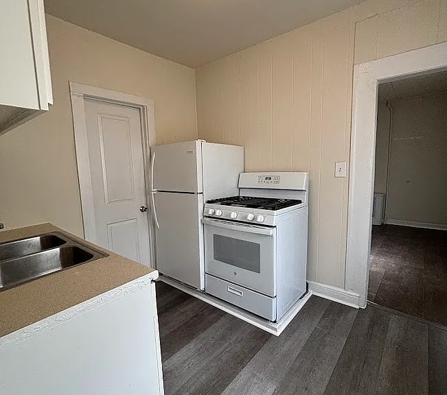 218-220 S Broadway #C — Photo 7