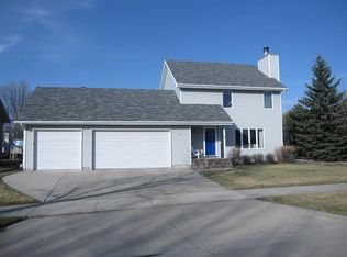 516 39th Ave S, Grand Forks, ND 58201