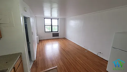 50 Shore Blvd Photo 1