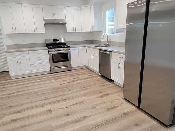4th image of 1123 S Swall Dr Floor 1