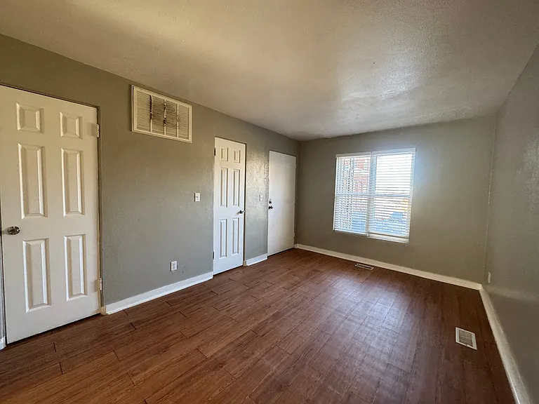 2030 NW 25th St #9 — Photo 5