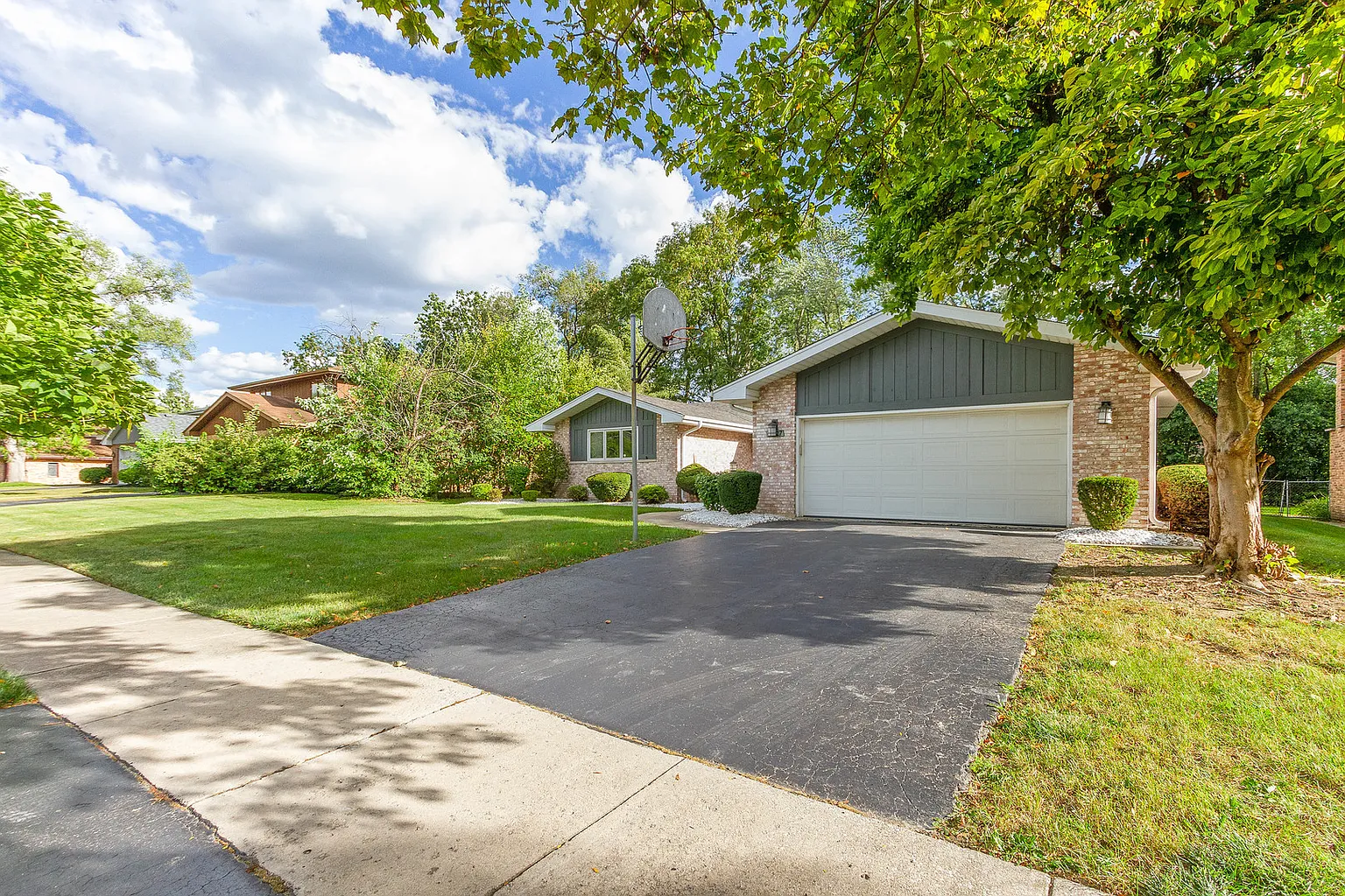 3227 Knollwood Ln photo 1
