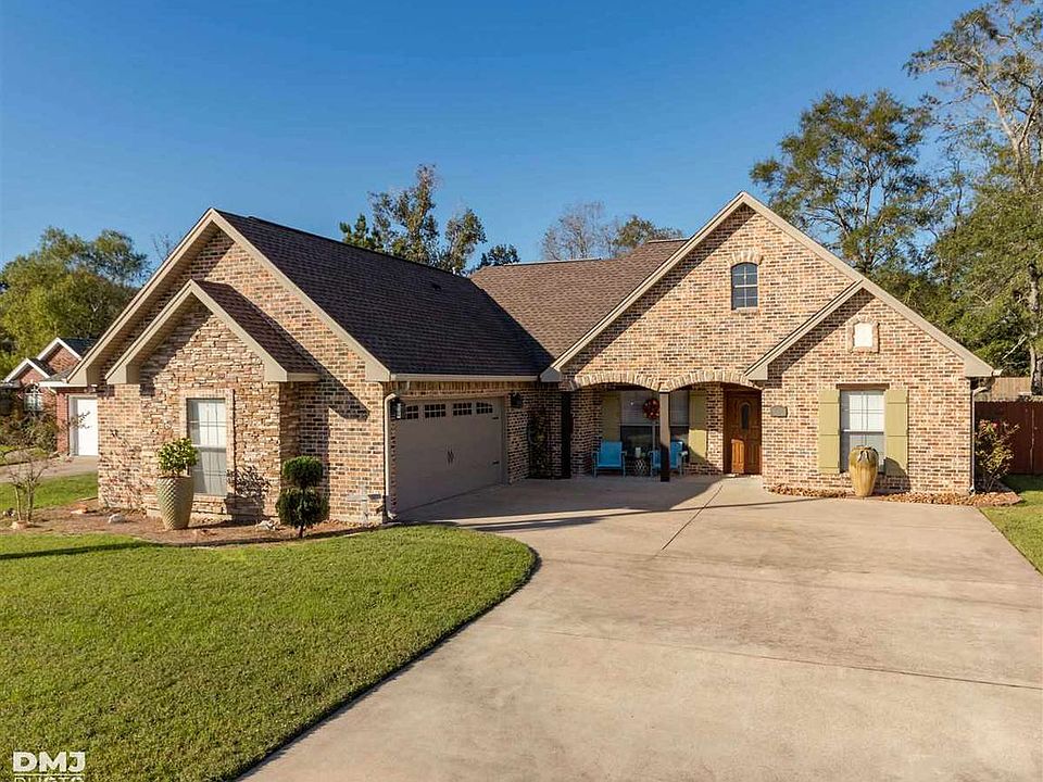 1st image of 120 Parkway Oaks Dr