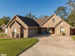120 Parkway Oaks Dr, Lumberton, TX 77657