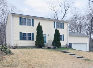 4 Jennifer Ln, Coventry, RI 02816