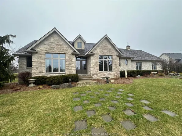 563 1st Ave, Petrolia, ON N0N 1R0