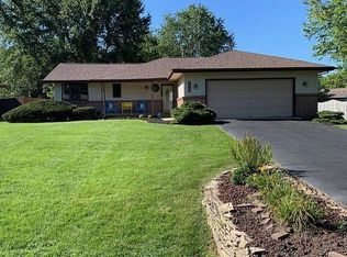 6262 Windmill Ln, Machesney Park, IL 61115