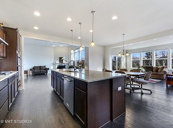 2nd image of 1221 Stonehaven Cir