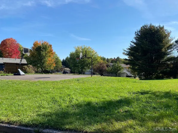 0 Juliet St, Marquette, MI 49855