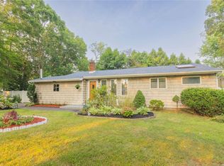 205 Peekskill Ave, Medford, NY 11763