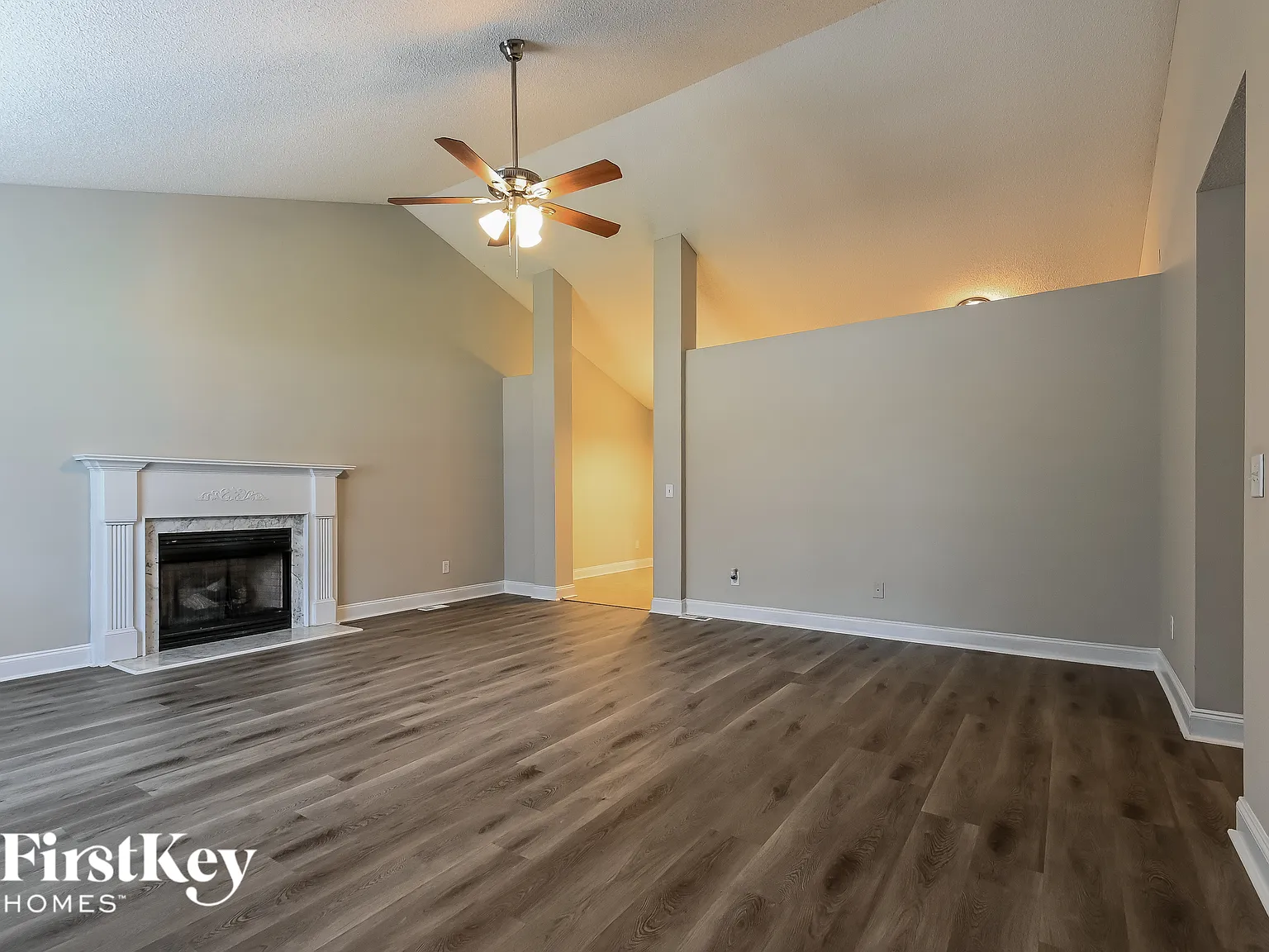 3 bed, 2.0 bath, 1431 sqft, $2,095 — Photo 2