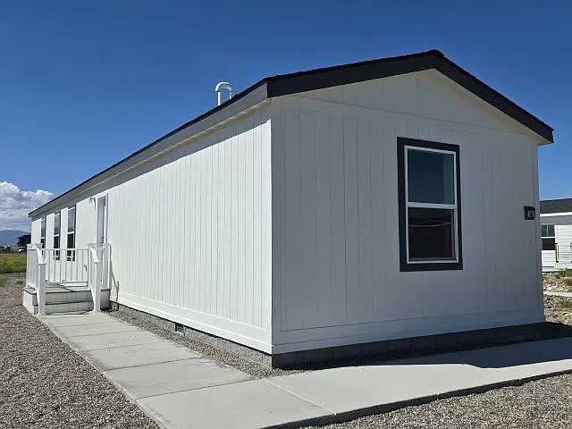 3 bed, 2.0 bath, 1216 sqft, $3,100 — Photo 1