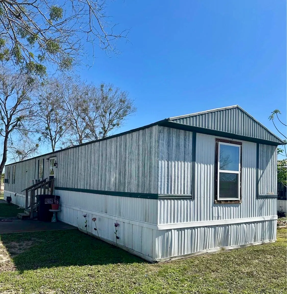 3 bed, 1185 sqft, $1,300 — Photo 1