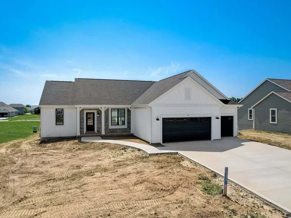 687 Lambert DRIVE, Slinger, WI 53086