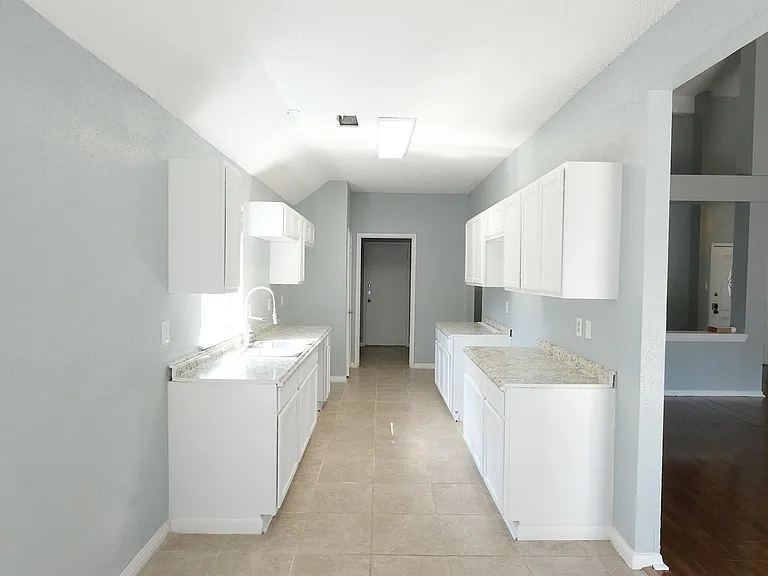 1203 Beckwood Cir — Photo 4