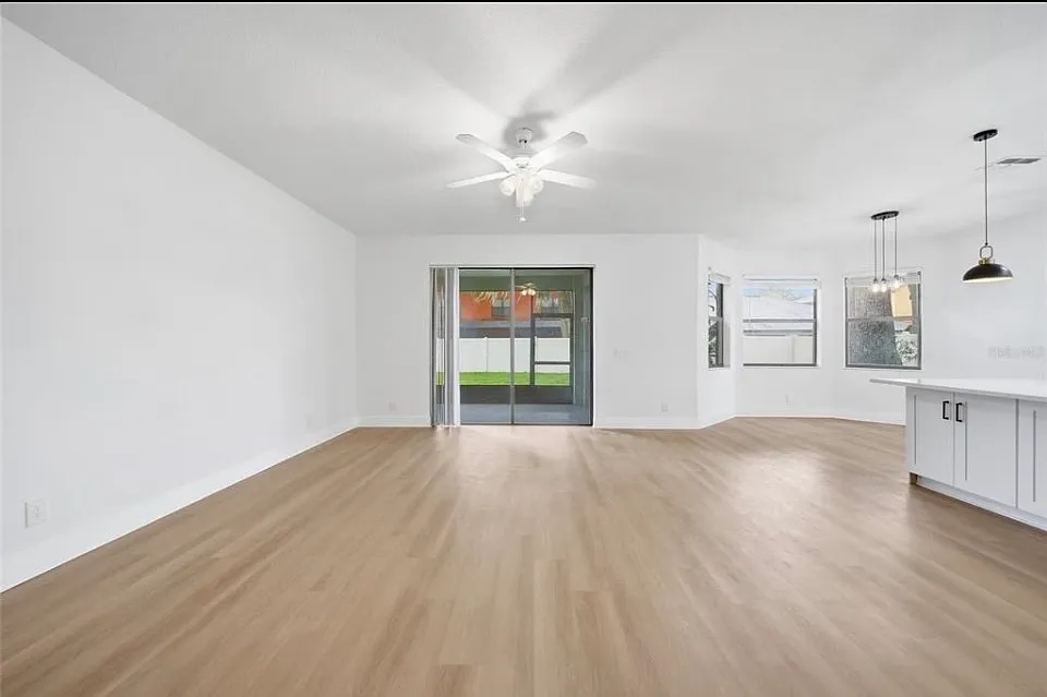 4 bed, 3500 sqft, $3,100 — Photo 3