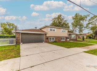 8001 Thomas Ave, Bridgeview, IL 60455