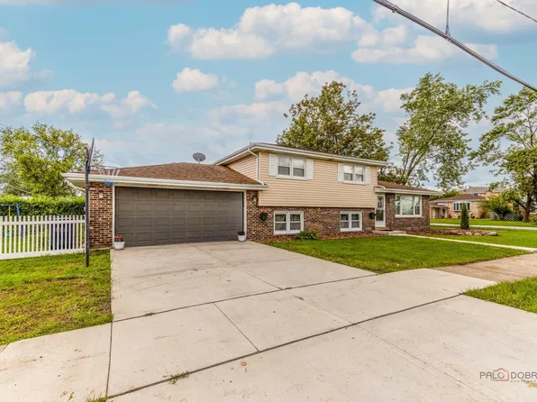 8001 Thomas Ave, Bridgeview, IL 60455