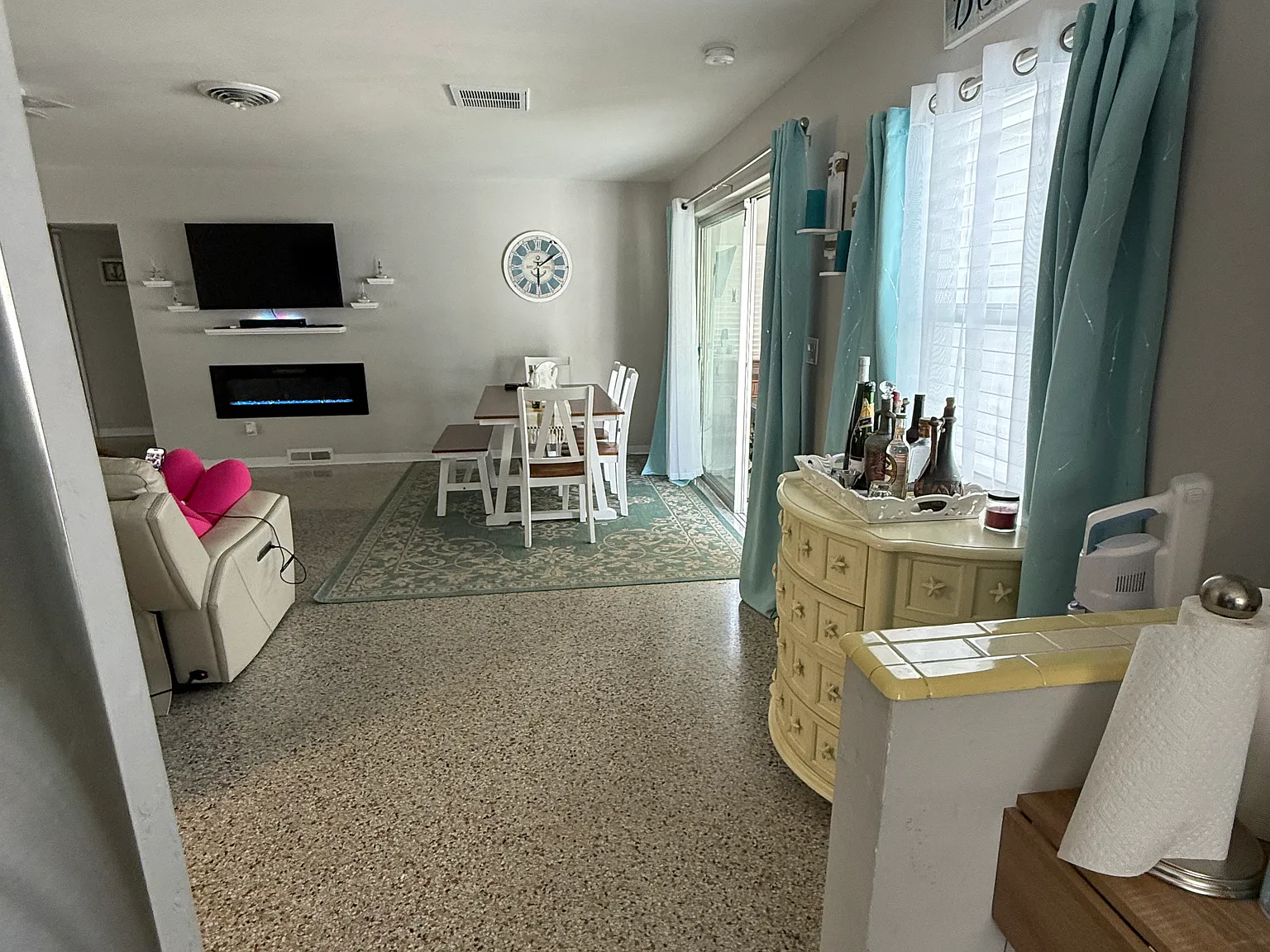 3 bed, 1643 sqft, $4,700 — Photo 4