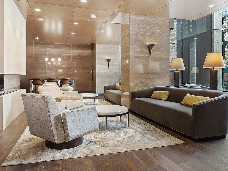 1030 N State St #11M — Photo 2
