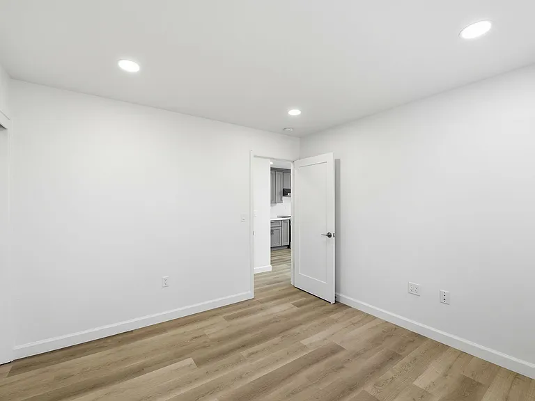 447 Alviso St — Photo 17