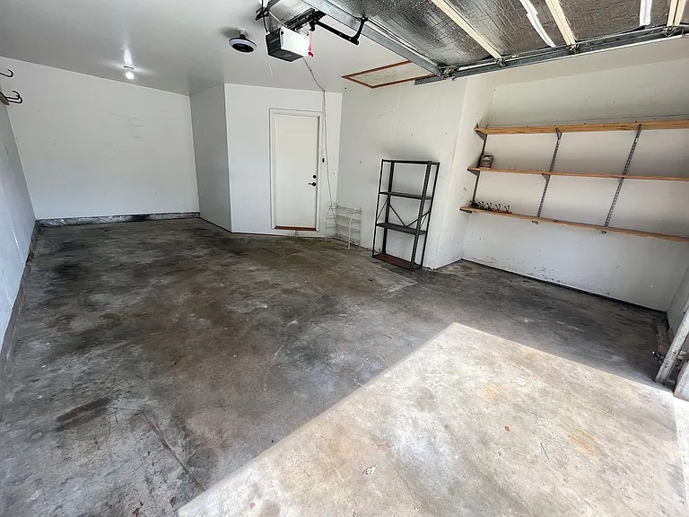 2512 S West Ave — Photo 27