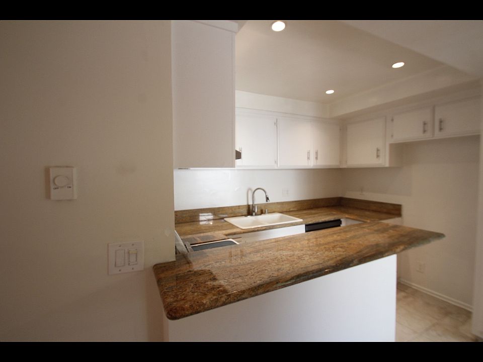 1st image of 1728 Montana Ave #5D