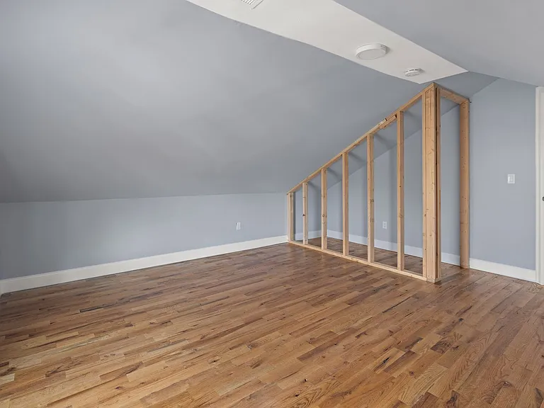 90 Nicoll St. — Photo 35